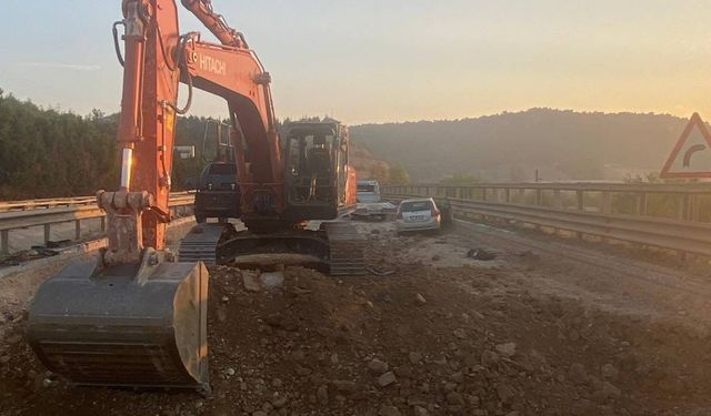 Bilecik'te yol çalışması yapılan alana giren otomobildeki 2 kişi yaralandı