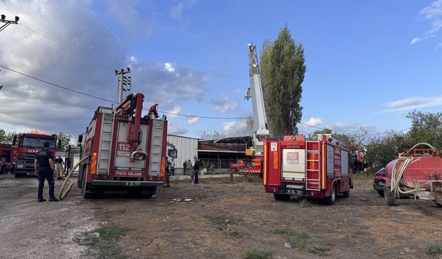 Bursa'da geri dönüşüm tesisinde çıkan yangın söndürüldü