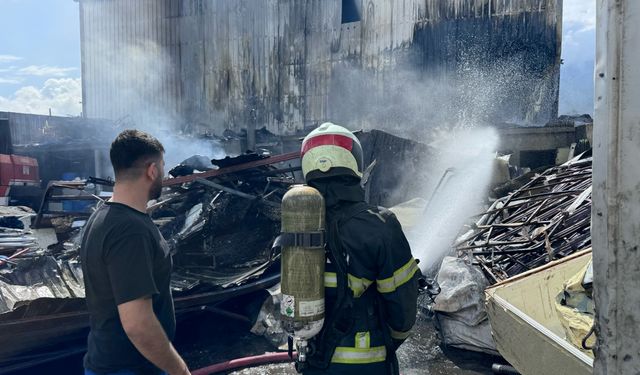 Bursa'da hurdalıkta çıkan yangın söndürüldü