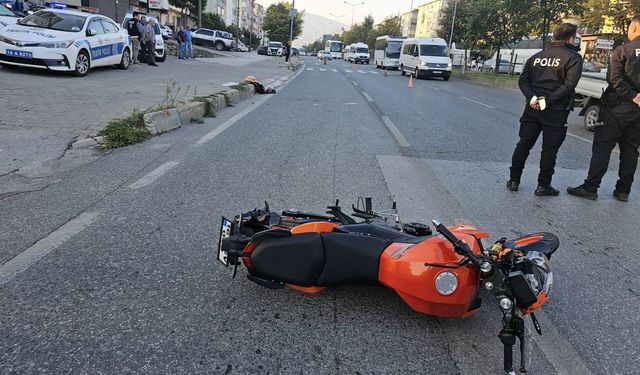 Bursa'da motosiklet yayaya çarptı