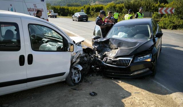 Bursa'da trafik kazasında yaralanan İznik Kaymakamı Karaman hastaneye kaldırıldı