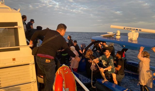 Çanakkale açıklarında 48 düzensiz göçmen kurtarıldı