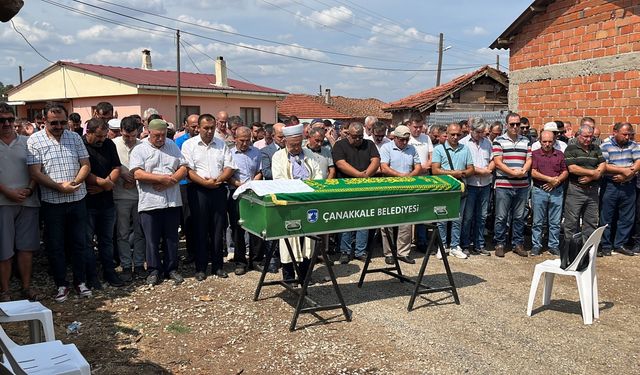 Çanakkale'de kamyonun altında kalan motosiklet sürücüsünün cenazesi toprağa verildi