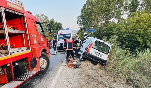 Çanakkale'de köprü korkuluklarına çarpan araçtaki 1 kişi yaşamını yitirdi