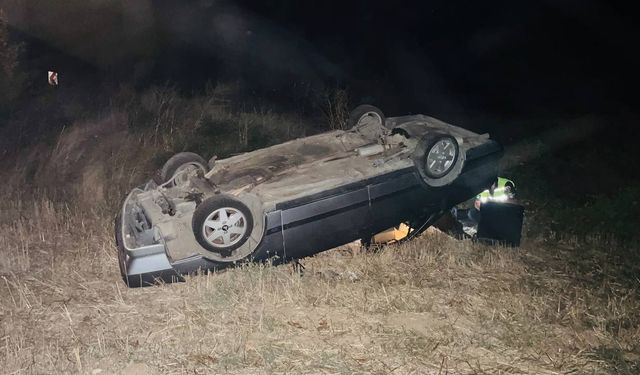 Çanakkale'de otomobilin tarlaya devrilmesi sonucu 2 kişi yaralandı