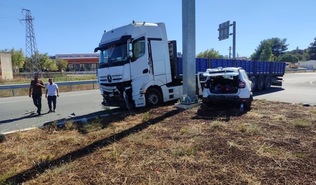 Çanakkale'de trafik kazasında 2 kişi yaralandı