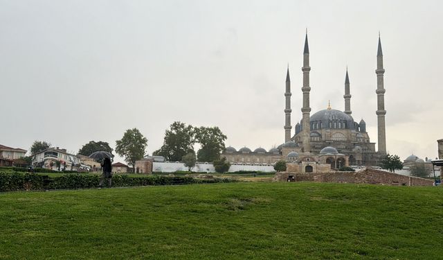 Edirne'de sağanak etkili oluyor