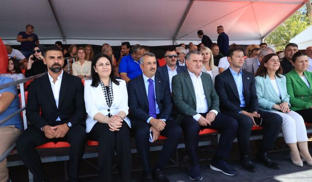 Gençlik ve Spor Bakanı Bak, Balkan Kürek Şampiyonası'ndaki yarışları izledi