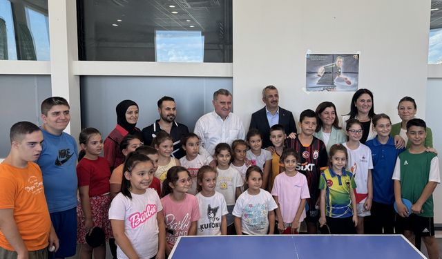 Gençlik ve Spor Bakanı Osman Aşkın Bak, Edirne'de öğrencilerle buluştu