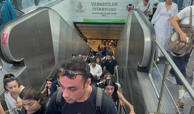 GÜNCELLEME - M2 Yenikapı-Hacıosman metro hattında teknik arıza yoğunluğa neden oldu