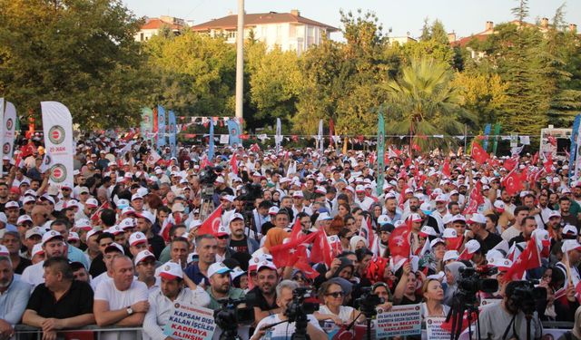 HAK-İŞ Genel Başkanı Mahmut Arslan, "Halklarımız İçin Meydanlardayız" etkinliğinde konuştu: