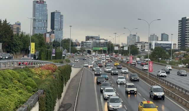 İstanbul trafiğinde okullarda uyum haftası ve haftanın ilk iş günü yoğunluğu