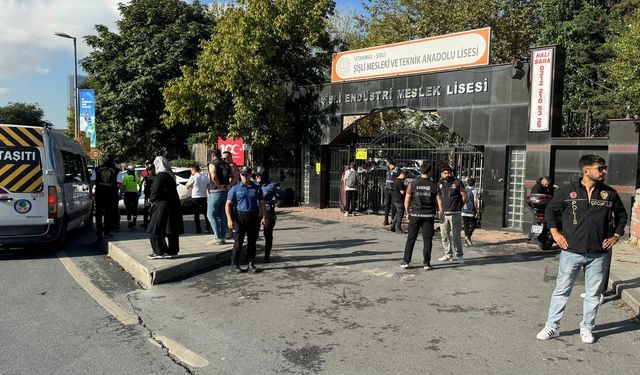 İstanbul'da polis ekiplerince okul çevrelerinde denetim yapıldı