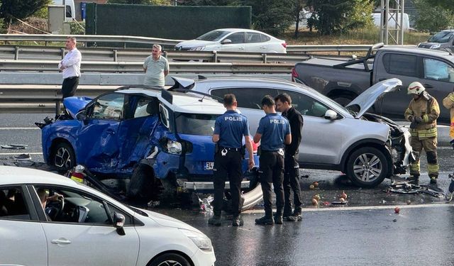 İstanbul'da TEM Otoyolu'nda meydana gelen zincirleme kazada 1 kişi öldü