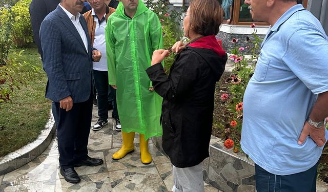 Kırklareli Valisi Ekici, yağışın etkili olduğu İğneada beldesinde incelemede bulundu