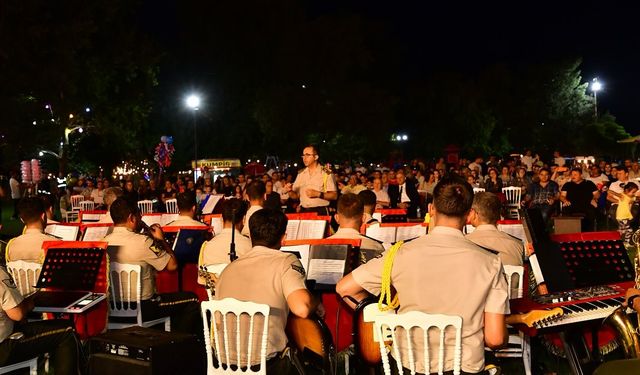 Kırklareli'nde askeri bando konser verdi