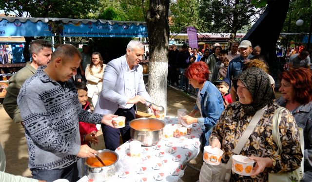 Kırklareli'nde köylü kadınlar yöresel lezzetlerini tanıttı