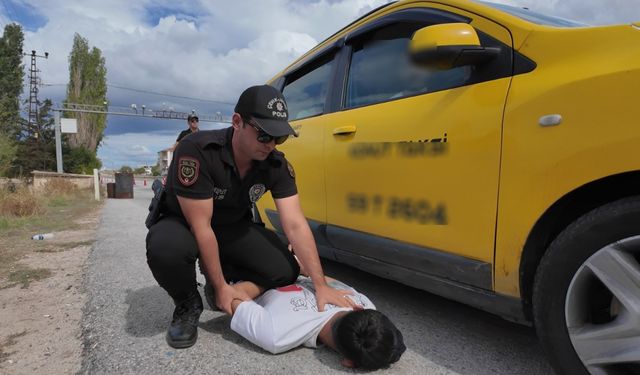 Kırklareli'nde sınır kapısı yolundaki takside 6 düzensiz göçmen yakalandı