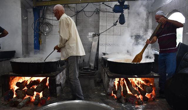 Küre köylüleri, Ertuğrul Gazi'yi Anma ve Yörük Şenlikleri'nde dağıtılacak "şifalı pilavı" pişirmeye başladı