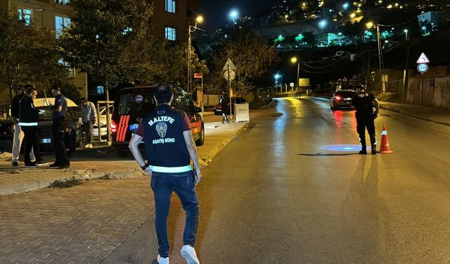 Maltepe'de asayiş uygulamasında aranan 13 zanlı yakalandı