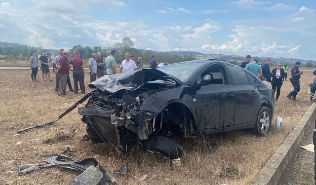 Sakarya'da iki otomobilin çarpıştığı kazada 1 kişi öldü, 1 kişi yaralandı