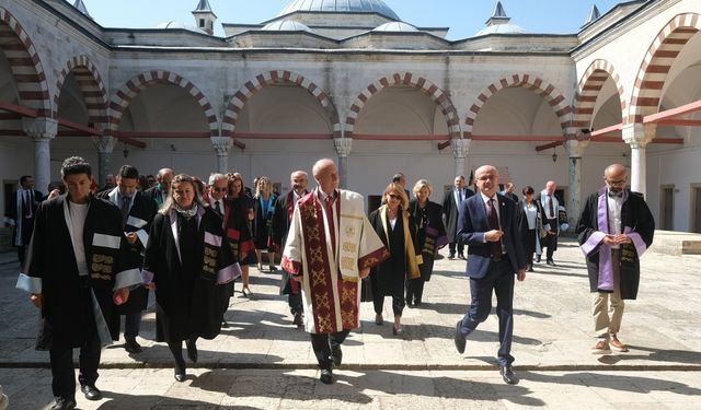 TÜ'de yeni yönetim ilk toplantısını Sultan II. Bayezid Külliyesi Sağlık Müzesi'nde yaptı