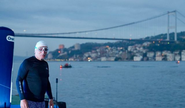 Ümraniye Belediye Başkanı Yıldırım, Boğaz'da yarışa katıldı