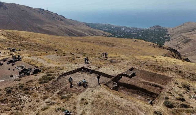 2 bin 300 rakımdaki Kef Kalesi kazısında Urartu’nun izleri araştırılıyor