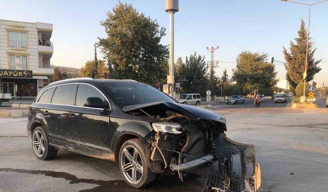 Adıyaman’da iki otomobil çarpıştı: 3 yaralı