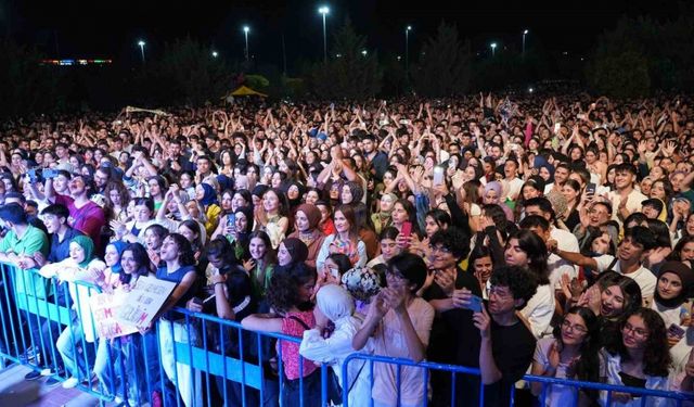 Adıyaman’da Pinhani konseri büyük ilgi gördü