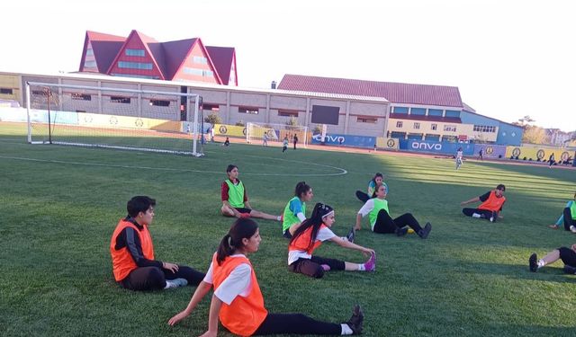 Ağrı Aile ve Sosyal Politikalar Kadın Futbol Takımı, 2. Lig’e hazırlanıyor