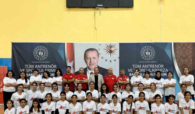 Ağrı’da hayata geçirilen ’Fabrika Voleybol’ ile genç yıldızlar yeteneklerini sergileyecek