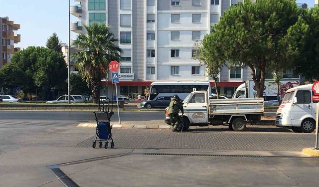 Akaryakıt istasyonu önündeki şüpheli çanta polis ekiplerini alarma geçirdi