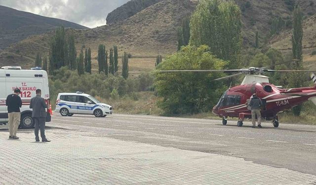 Ambulans helikopter kalp krizi geçiren hasta için Erzurum-Artvin kara yoluna indi