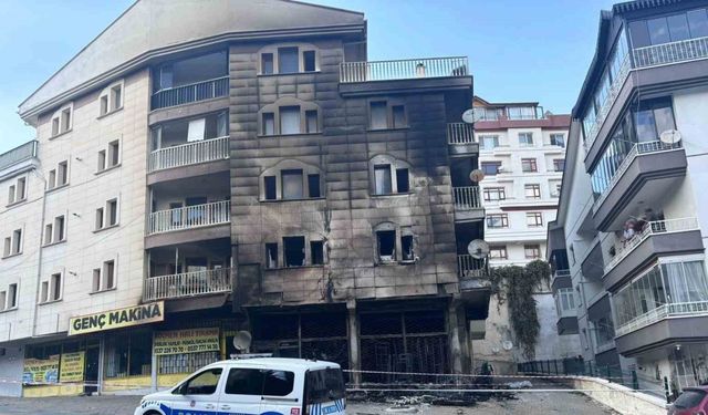 Ankara’da iş yerinde çıkan yangın binayı kullanılamaz hale getirdi