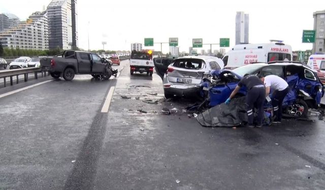 Bağcılar’da zincirleme kaza: 1 ölü, 5 yaralı