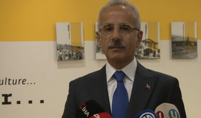 Bakan Uraloğlu, PTT Pul Müzesi’ni ziyaret etti