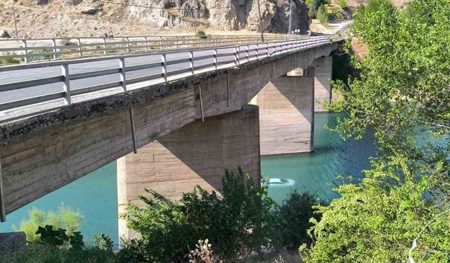 Baraj gölüne uçan araçtan inanılmaz kurtuluş