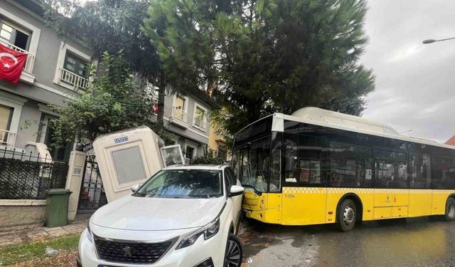 Başakşehir’de İETT otobüsü önce arabaya ardından ise güvenlik kulübesine çarptı