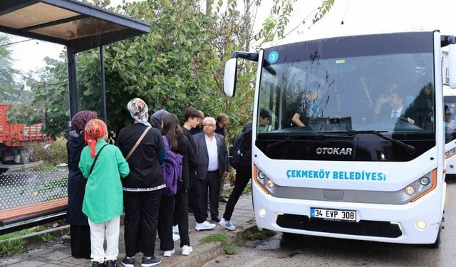 Başkan Çerkez şoför koltuğuna geçti, öğrenciler şaşkınlığını gizleyemedi