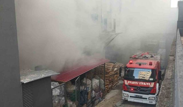 Beylikdüzü’nde kimya fabrikasında korkutan yangın