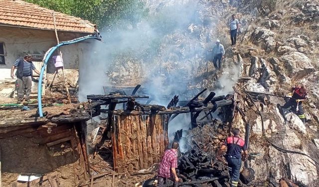 Burdur’da çıkan ev yangınında 1 kişi yaralandı, 1 hayvan telef oldu