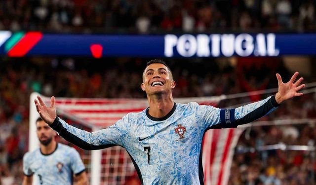 Cristiano Ronaldo, 900. golünü attı, futbol tarihine geçti