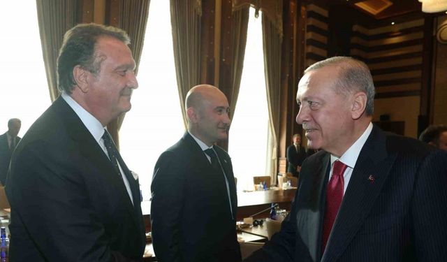 Cumhurbaşkanı Erdoğan, Beşiktaş Jimnastik Kulübü Başkanı Arat ve sporcuları kabul etti