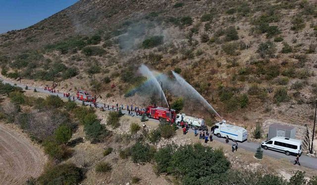 Dağ yangını tatbikatı gerçeğini aratmadı