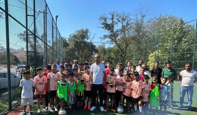 Deliklikaya Mahallesi muhtarı Mustafa Borçlanmış, çocukları spora teşvik ediyor