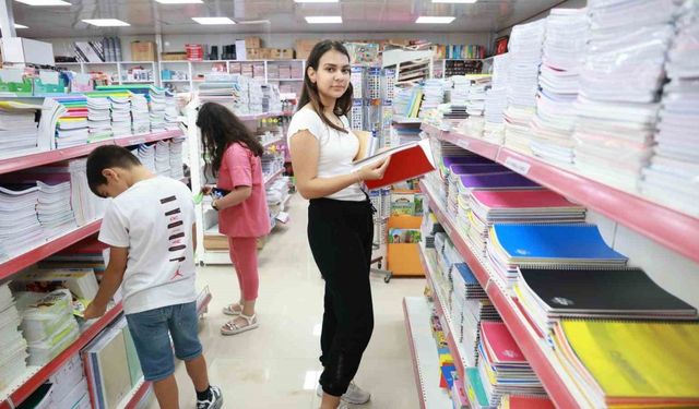 Depremin yaralarının sarıldığı Hatay’a yapılan geri göç kırtasiye esnafının yüzünü güldürdü