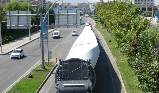 Dev rüzgar gülü türbinleri böyle taşındı