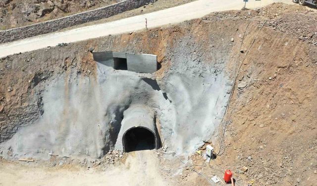 Elazığ Tarhana Regülatörü ve İletim Tüneli yapımına ilk kazma vuruldu