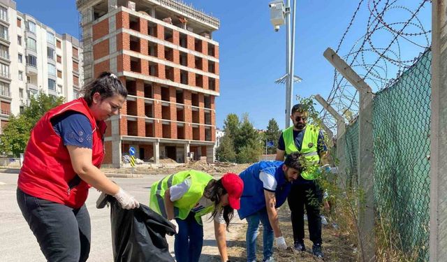 Elazığ’da gençlerden çevre temizliği